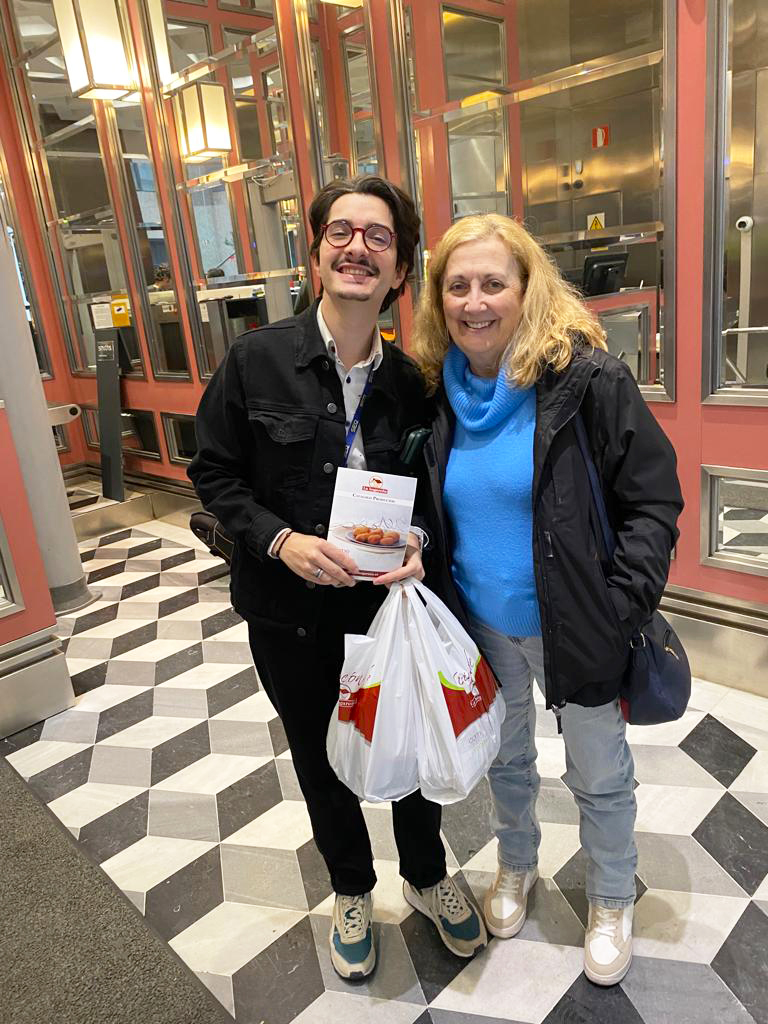 Brian Perez Claudio profesional de la Cadena Ser con nuestra compañera Rosa Pizarro de La hogareña